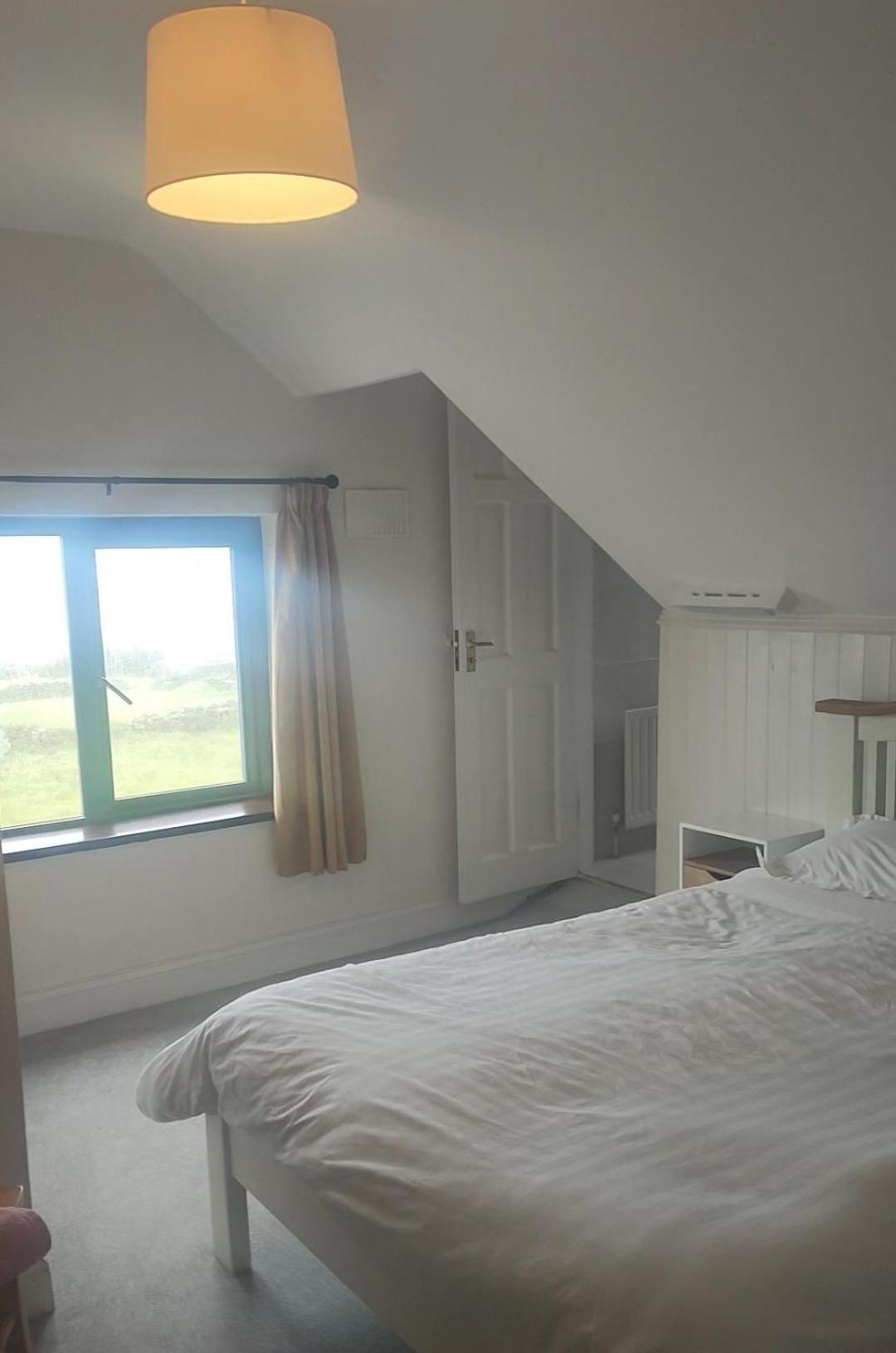 Lios Einne House Accommodation อินิเชียร์ ภายนอก รูปภาพ