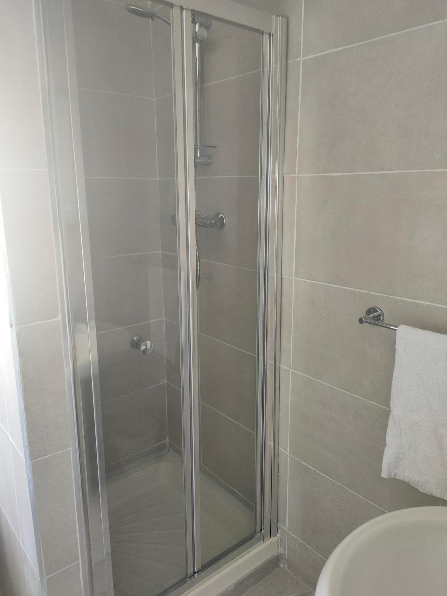 Lios Einne House Accommodation อินิเชียร์ ภายนอก รูปภาพ